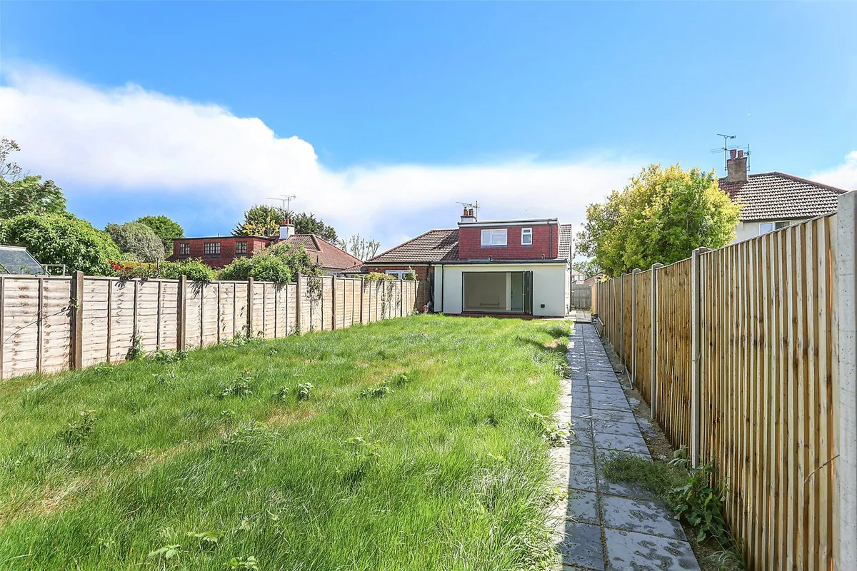 By Pass Road, Leatherhead, Surrey, KT22