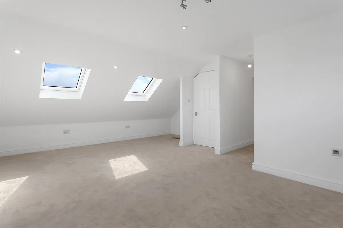 By Pass Road, Leatherhead, Surrey, KT22