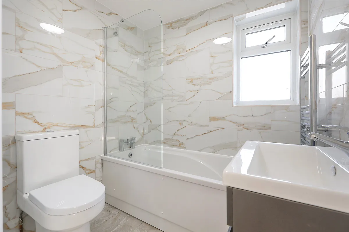 By Pass Road, Leatherhead, Surrey, KT22