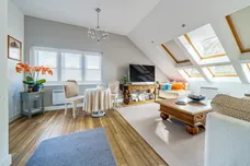 Reigate Road, Dorking, RH4 photo 2