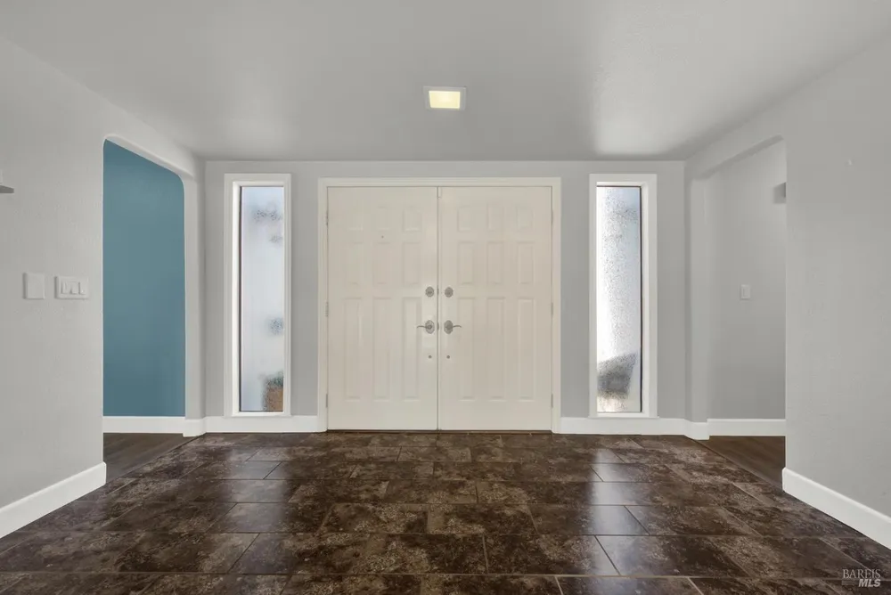 315 S Almond St, Dixon, CA 95620