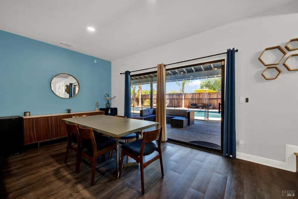 315 S Almond St, Dixon, CA 95620