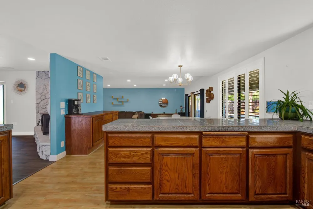 315 S Almond St, Dixon, CA 95620