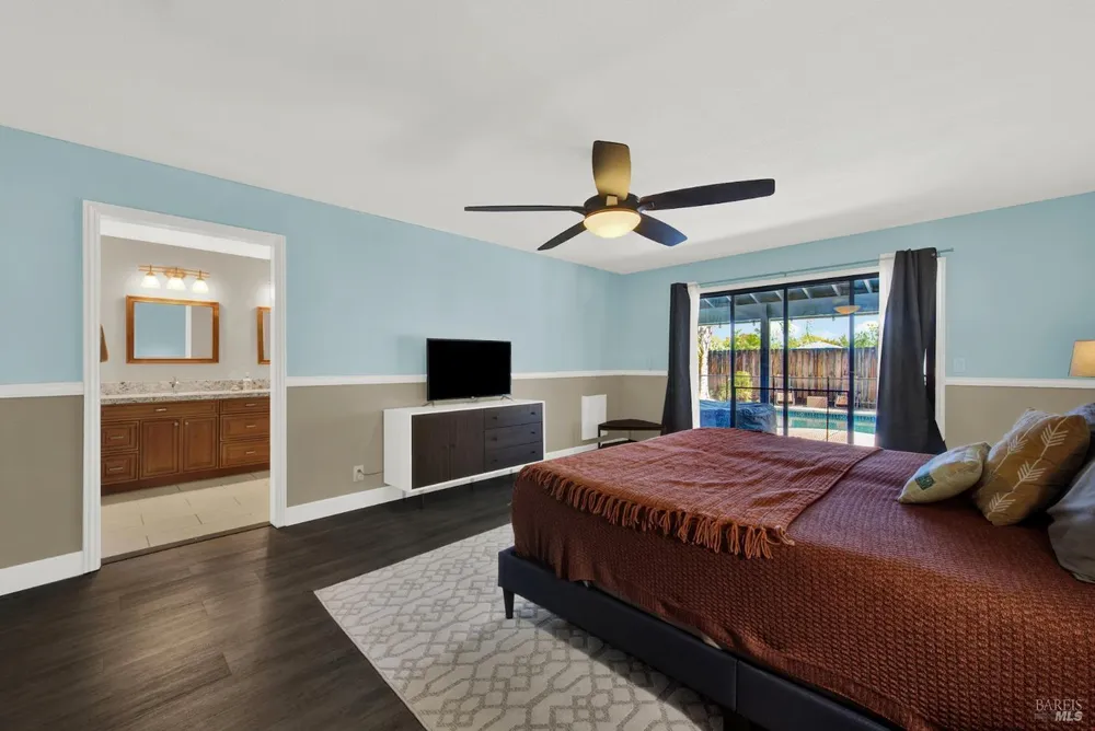 315 S Almond St, Dixon, CA 95620