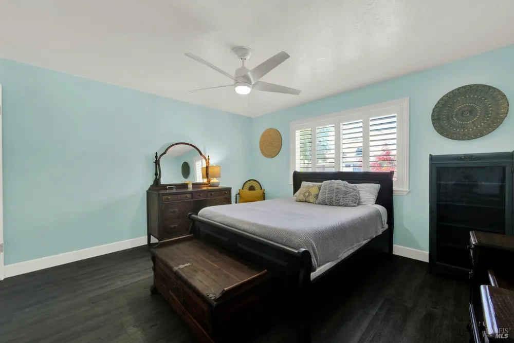315 S Almond St, Dixon, CA 95620