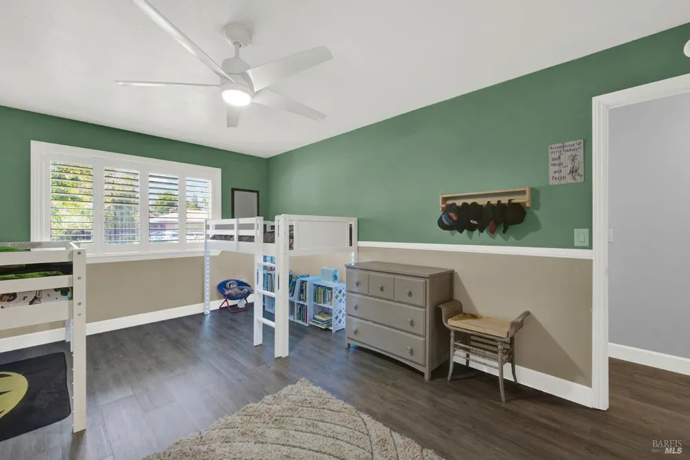 315 S Almond St, Dixon, CA 95620