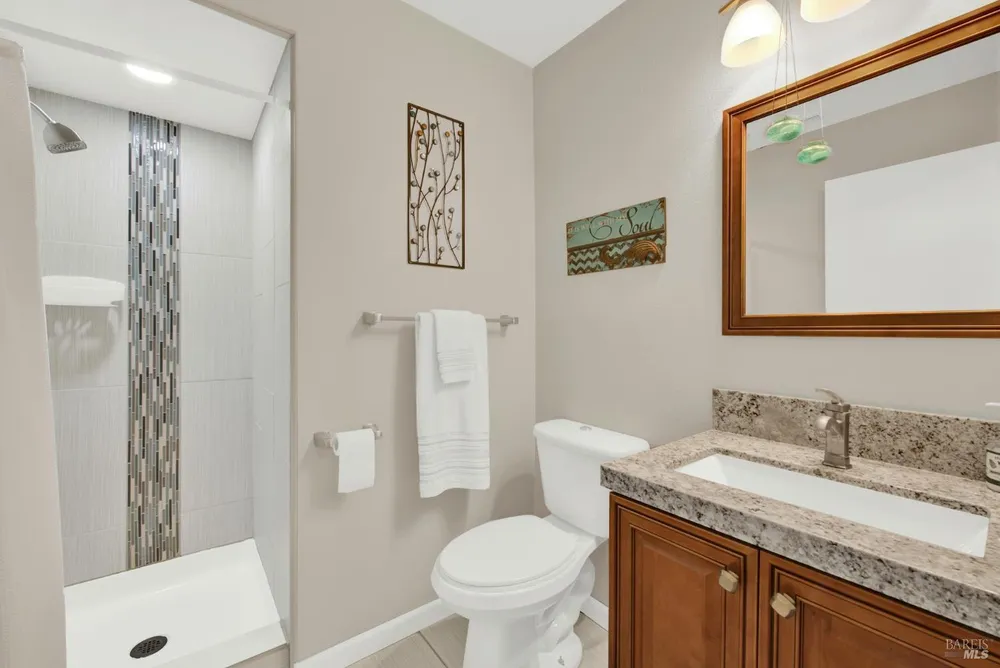 315 S Almond St, Dixon, CA 95620