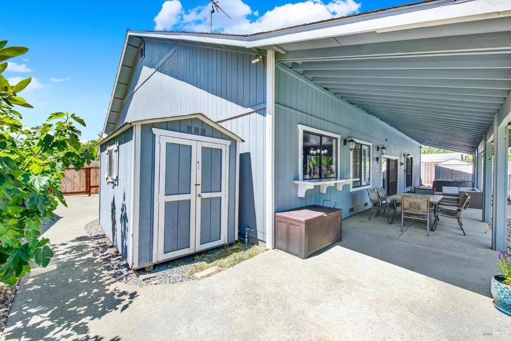 315 S Almond St, Dixon, CA 95620