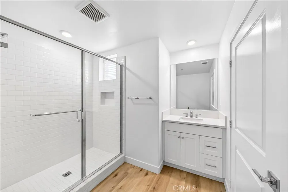 300 Tank, Irvine, CA 92618