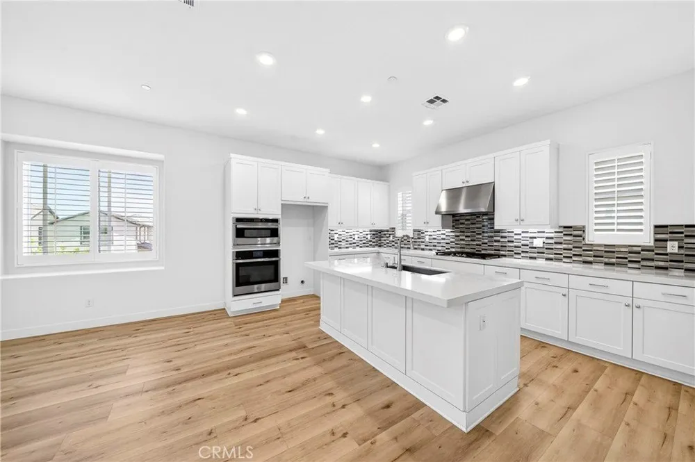 300 Tank, Irvine, CA 92618