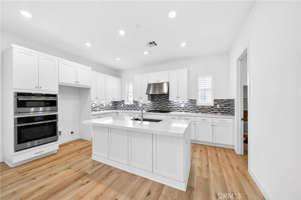 300 Tank, Irvine, CA 92618