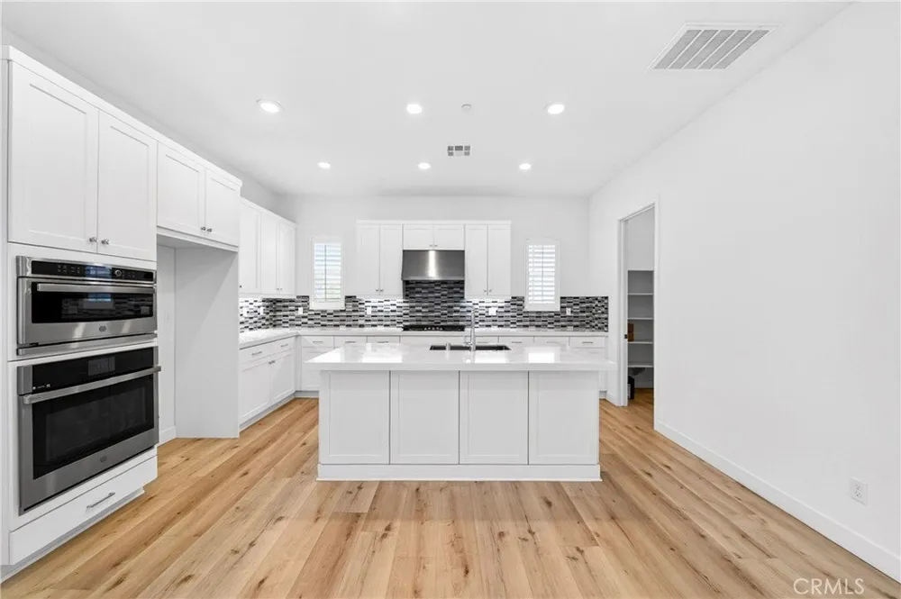 300 Tank, Irvine, CA 92618