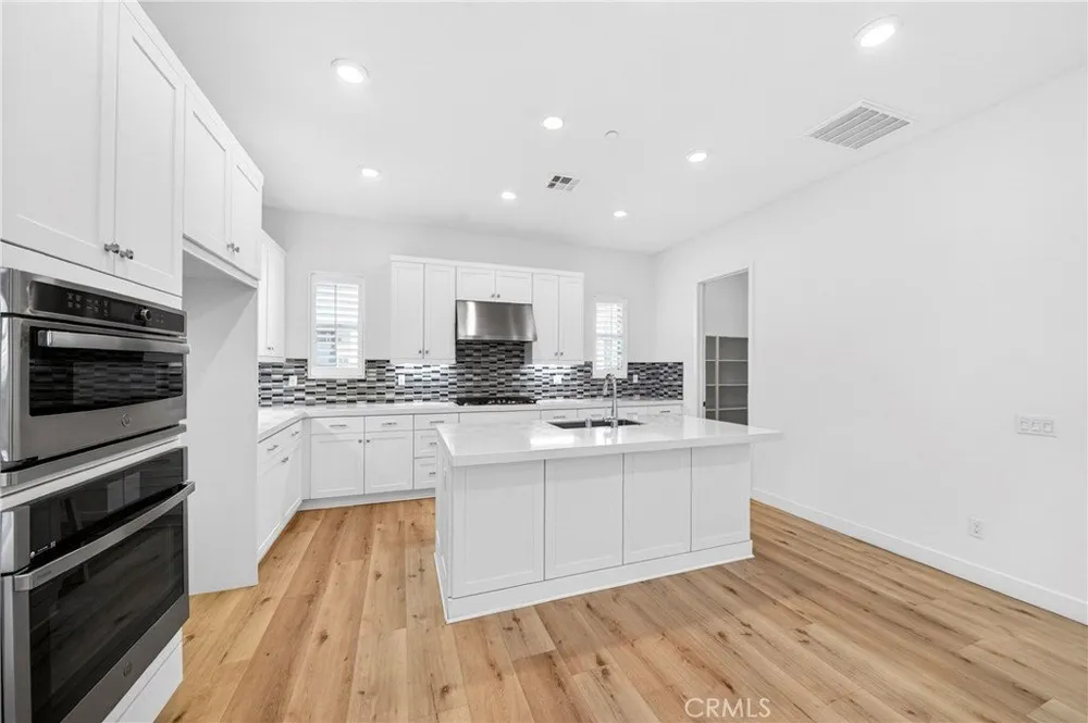 300 Tank, Irvine, CA 92618