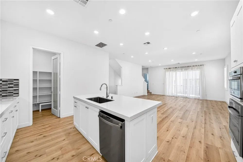300 Tank, Irvine, CA 92618