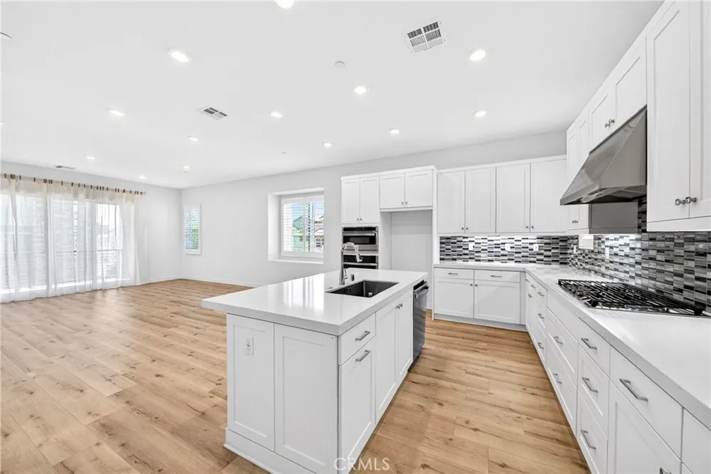300 Tank, Irvine, CA 92618
