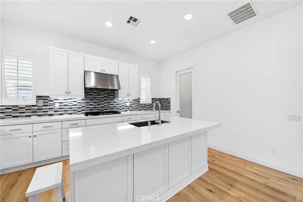 300 Tank, Irvine, CA 92618
