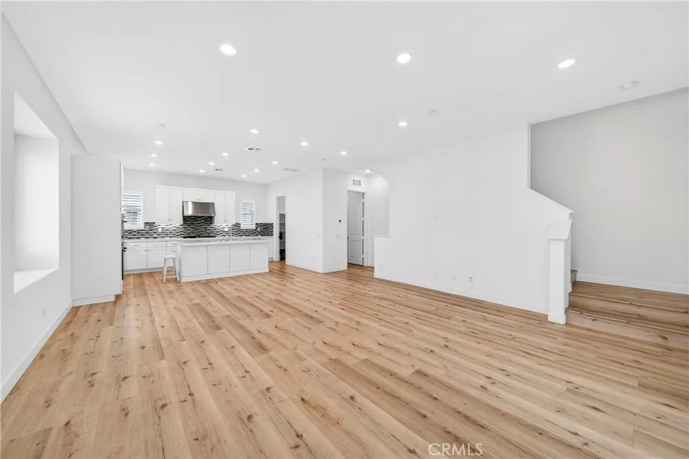 300 Tank, Irvine, CA 92618