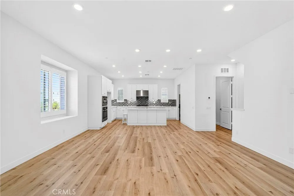 300 Tank, Irvine, CA 92618