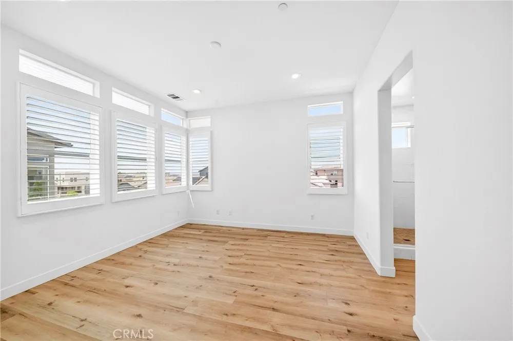 300 Tank, Irvine, CA 92618