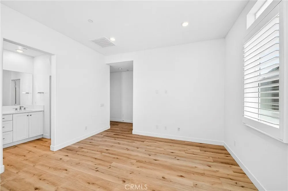 300 Tank, Irvine, CA 92618