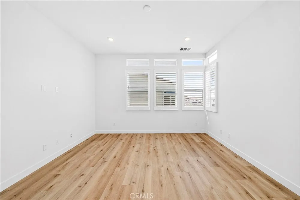 300 Tank, Irvine, CA 92618