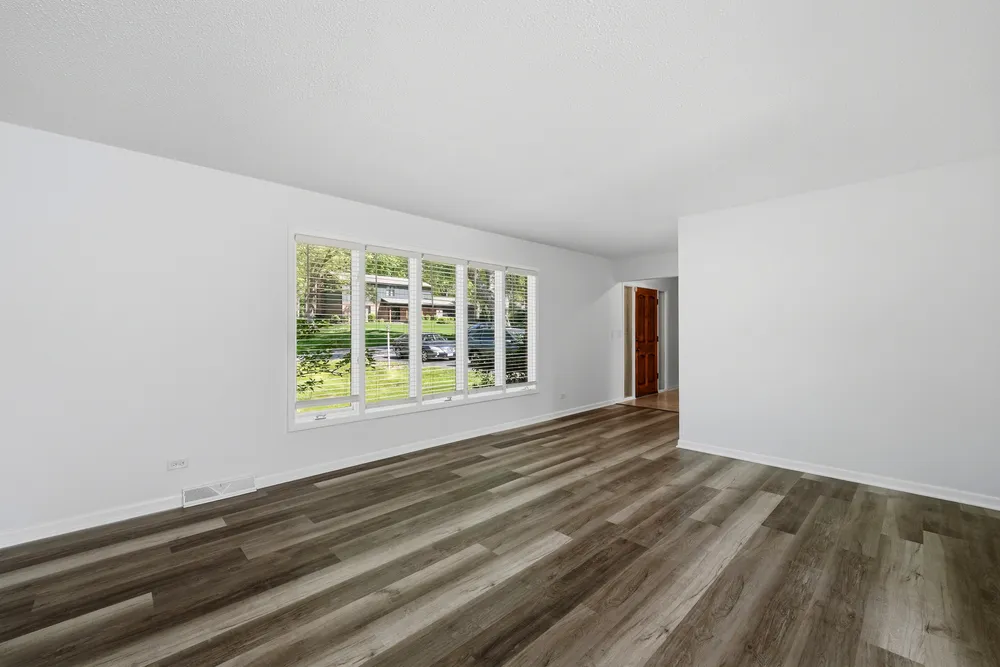 10S324 Hampshire Ln E, Willowbrook, IL 60527