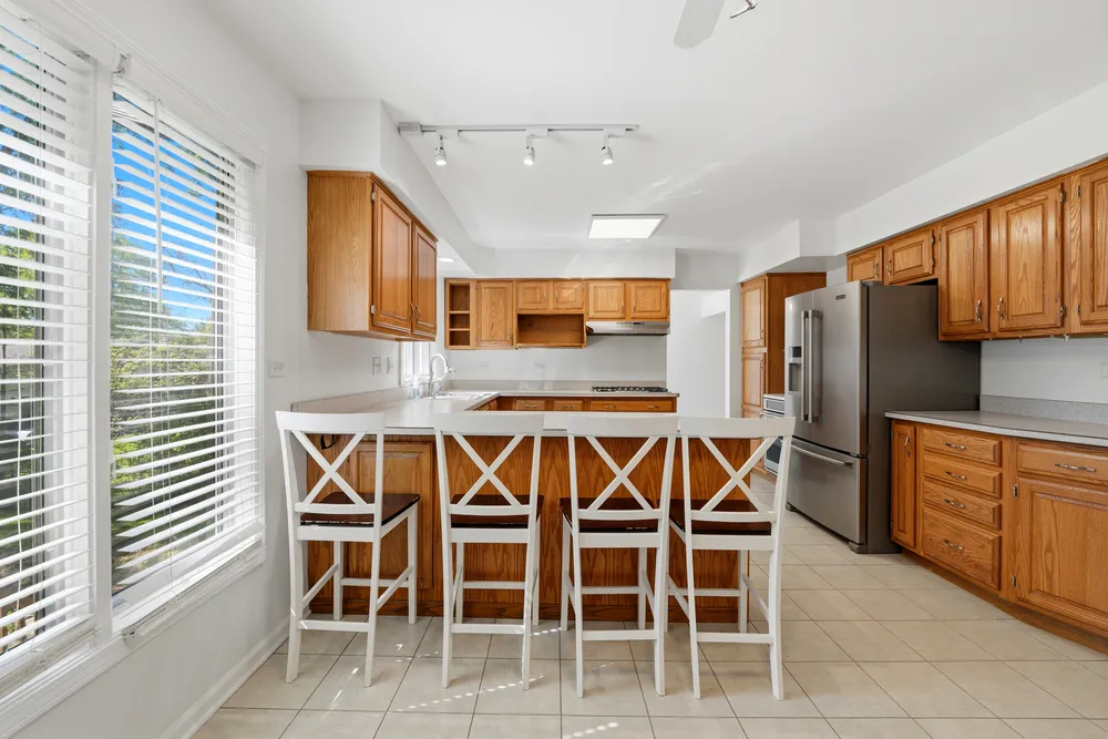 10S324 Hampshire Ln E, Willowbrook, IL 60527