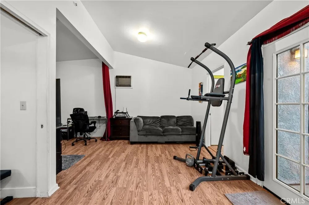 914 N Sacramento St, Orange, CA 92867