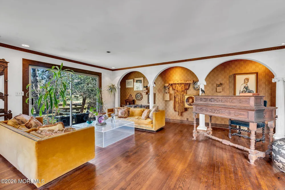 6 Surrey Ln, Ocean, NJ 07712