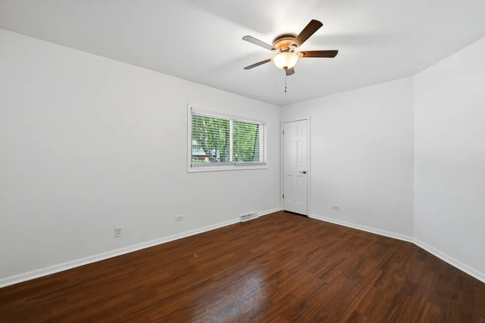 10S324 Hampshire Ln E, Willowbrook, IL 60527