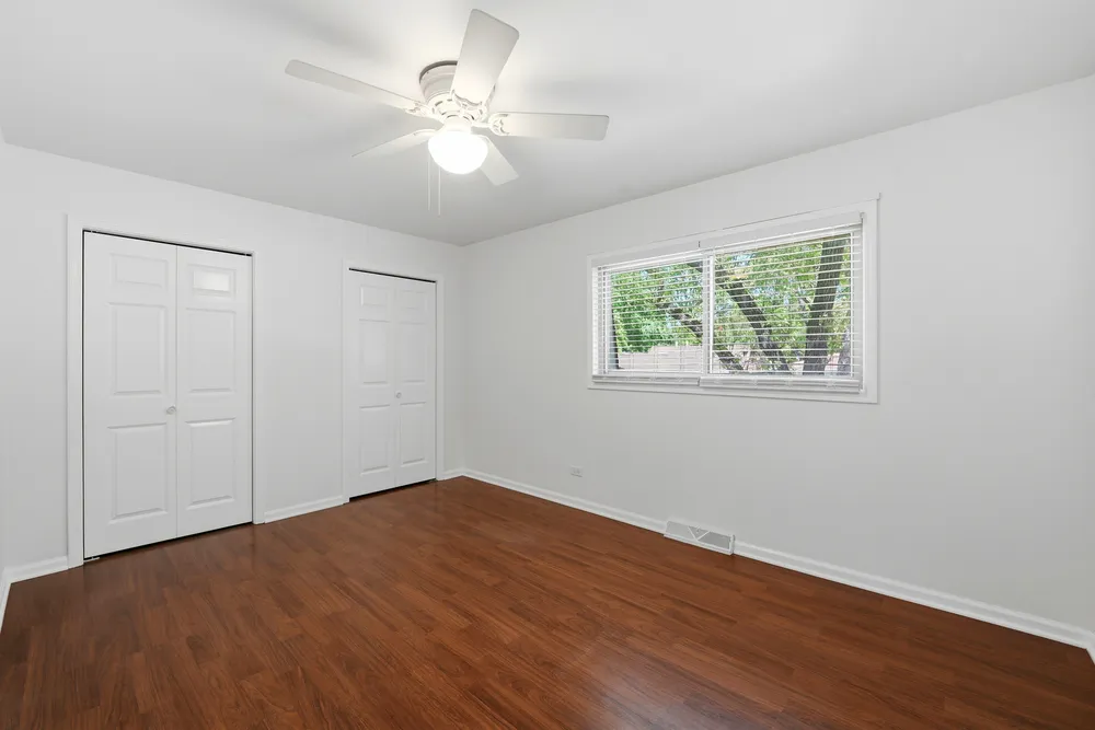 10S324 Hampshire Ln E, Willowbrook, IL 60527