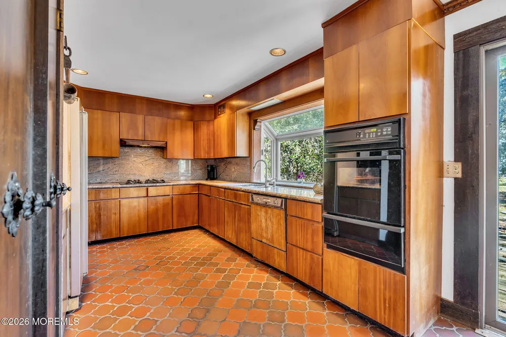6 Surrey Ln, Ocean, NJ 07712