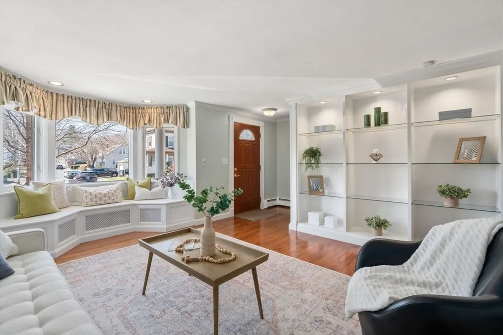 67 Lynnfield St, Lynn, MA 01904