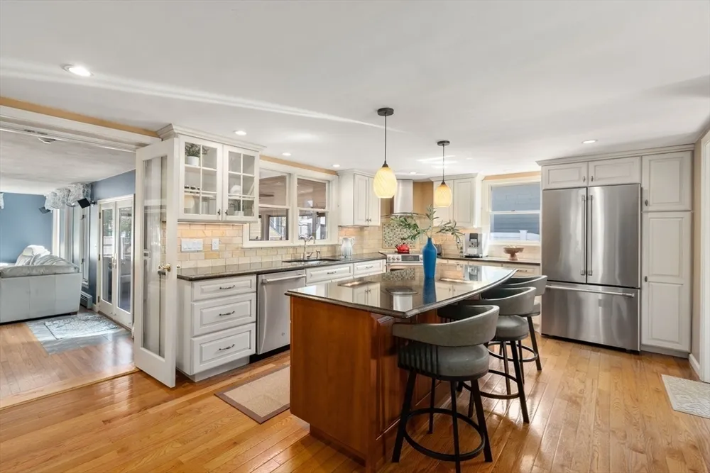 67 Lynnfield St, Lynn, MA 01904