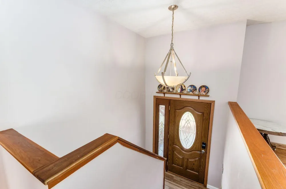 1328 Hilton Dr, Reynoldsburg, OH 43068