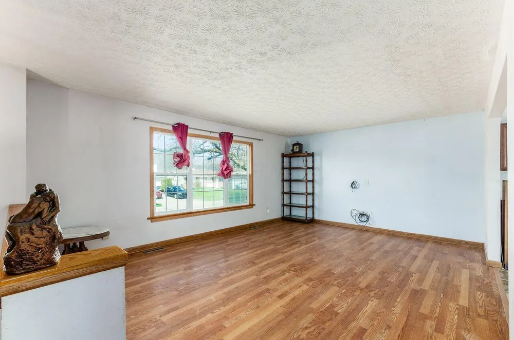 1328 Hilton Dr, Reynoldsburg, OH 43068