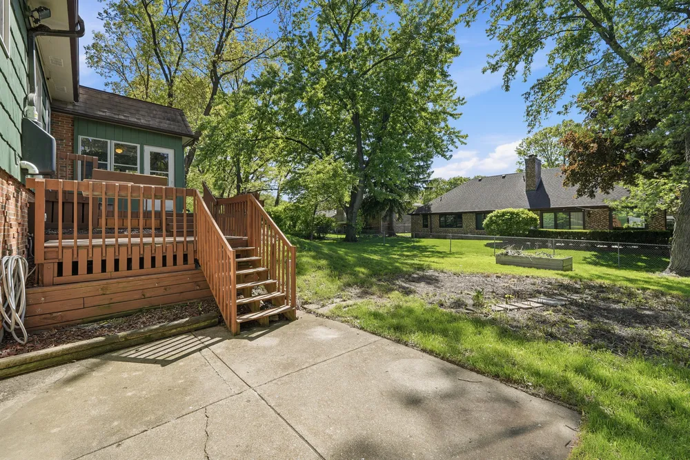 10S324 Hampshire Ln E, Willowbrook, IL 60527