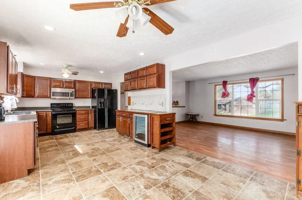 1328 Hilton Dr, Reynoldsburg, OH 43068