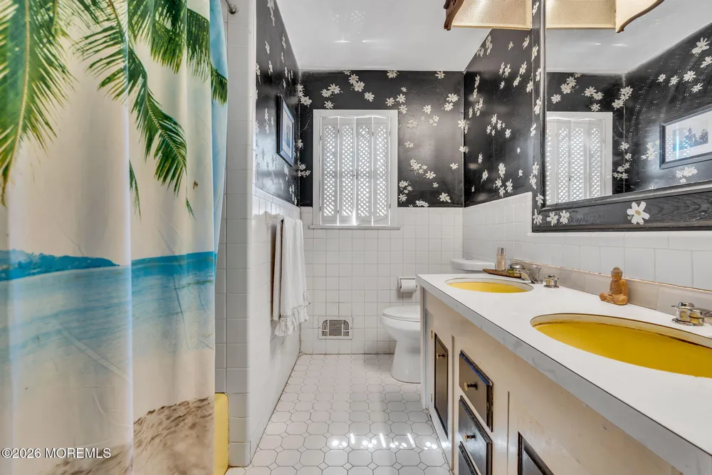6 Surrey Ln, Ocean, NJ 07712