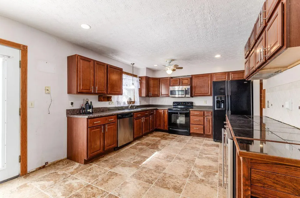 1328 Hilton Dr, Reynoldsburg, OH 43068