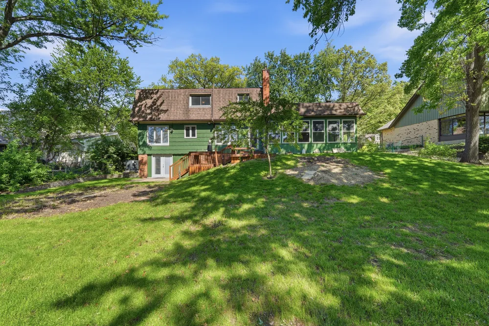 10S324 Hampshire Ln E, Willowbrook, IL 60527
