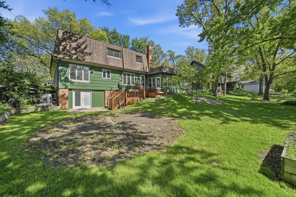 10S324 Hampshire Ln E, Willowbrook, IL 60527