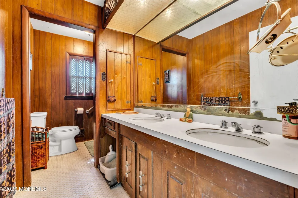 6 Surrey Ln, Ocean, NJ 07712