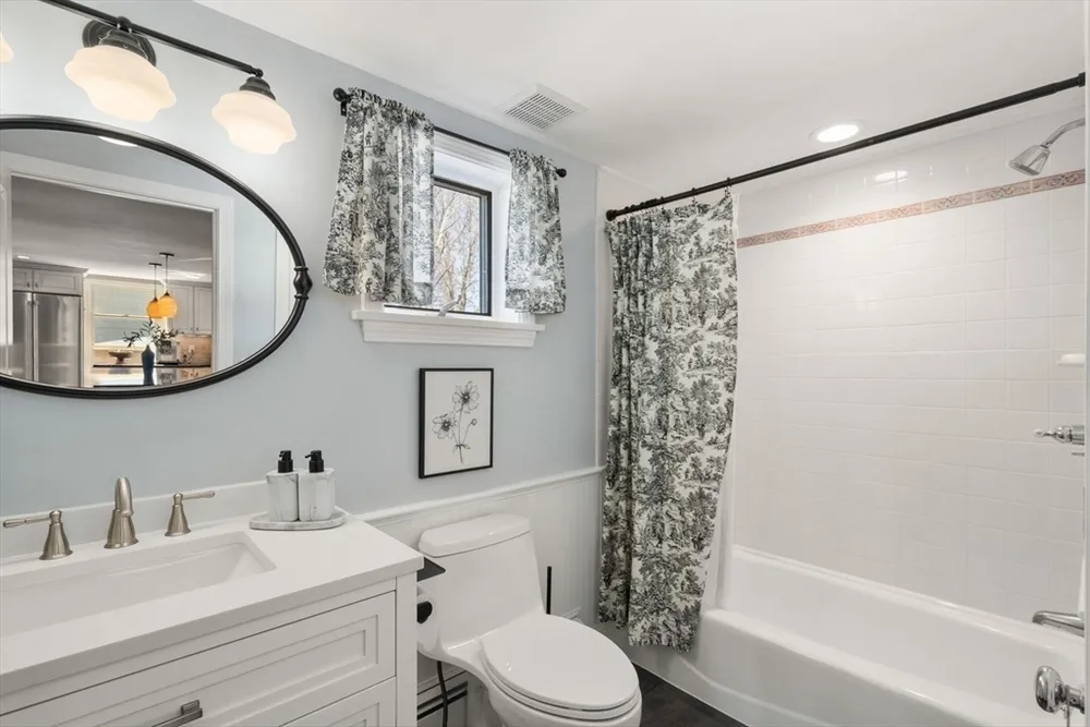 67 Lynnfield St, Lynn, MA 01904