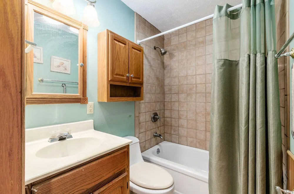 1328 Hilton Dr, Reynoldsburg, OH 43068