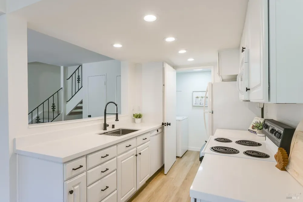 46 Dockside Cir, San Rafael, CA 94903