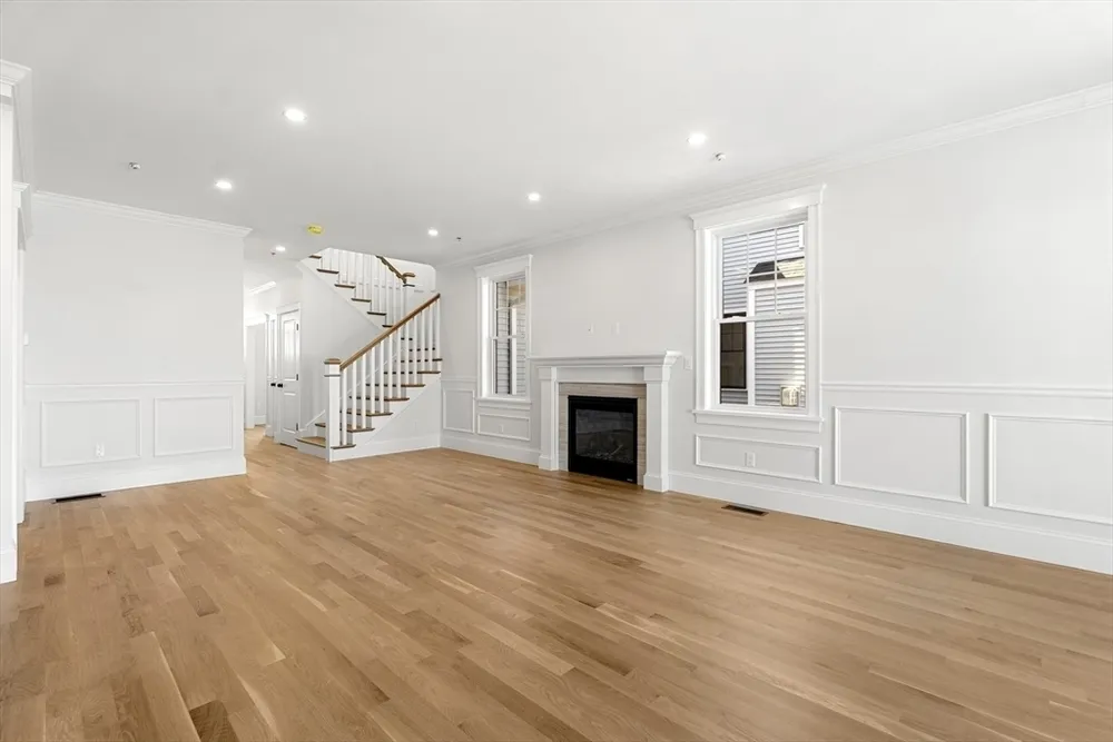24 Fellows Rd, Ipswich, MA 01938
