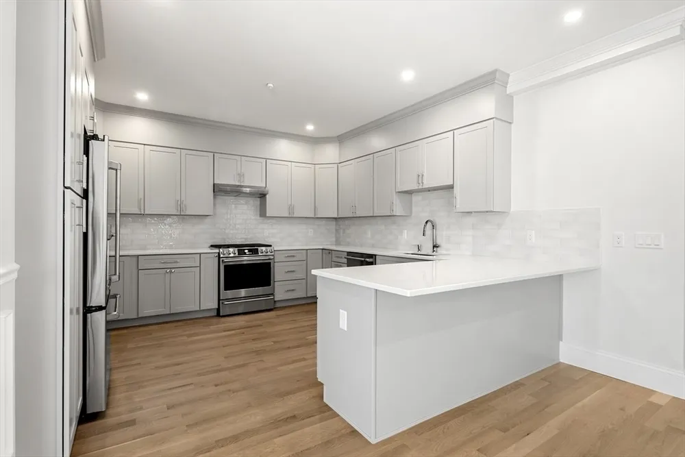 24 Fellows Rd, Ipswich, MA 01938