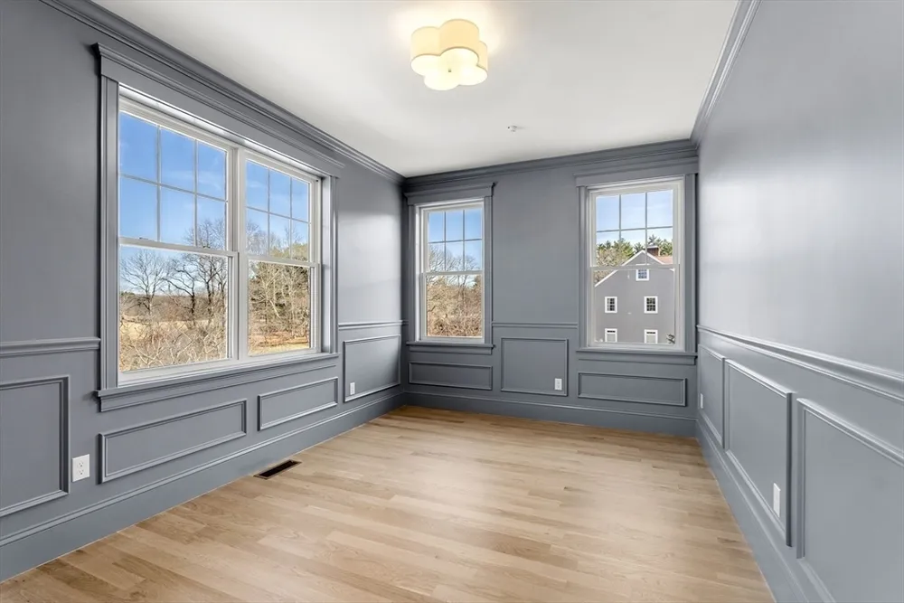 24 Fellows Rd, Ipswich, MA 01938