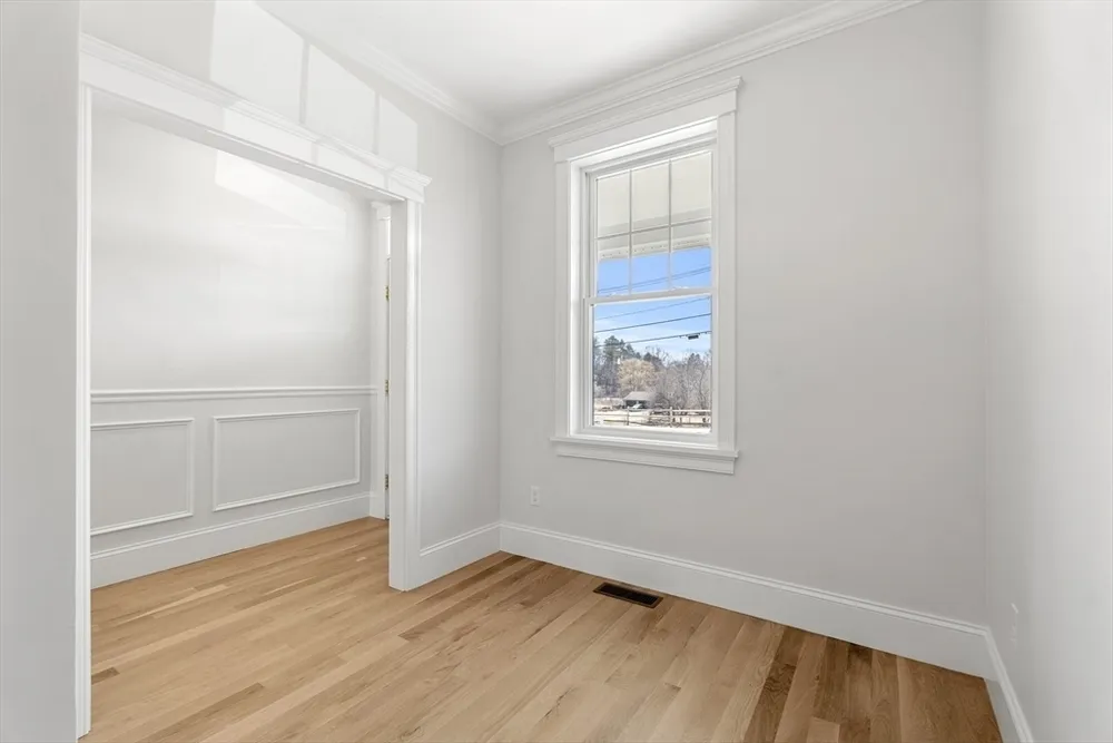 24 Fellows Rd, Ipswich, MA 01938